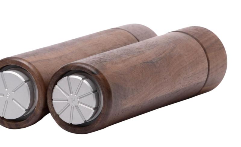 Woodsea Upside Down Walnut - Orechový drevený mlynček na soľ Ø5.4x22.5 cm 1208971593