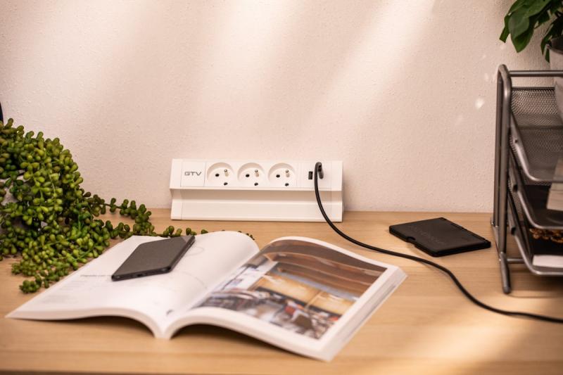 Basco nábytková zásuvka, 3 x zásuvka s uzemnením, USB A+C, 1,5 m kábel, biela s montážou