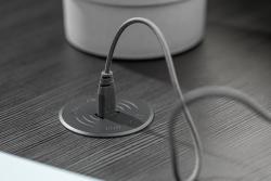 Bezdrôtová nabíjačka s rýchlym nabíjaním, zapustená, čierna