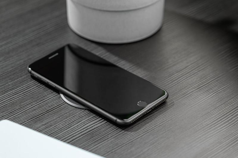 Bezdrôtová nabíjačka s rýchlym nabíjaním, zapustená, čierna