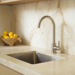 Aquanello Forma Masívna nerezová kuchynská batéria s jedným pákovým ovládačom a okrúhlym výtokom SS-1002-FM