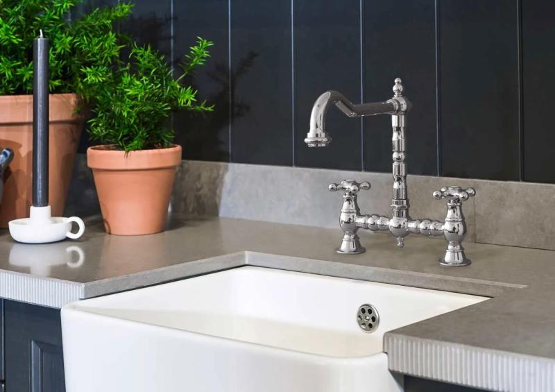 PB Nostalgická kuchynská batéria s chrómovým povrchom, s rovným výtokom a hviezdicovými rukoväťami PBN.CHR.H.ST